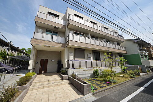東京都多摩市鶴牧６丁目 3階建