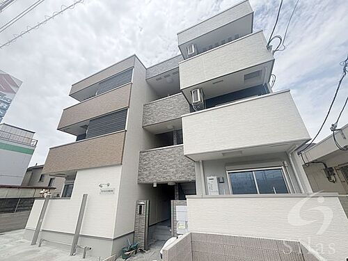 兵庫県川西市栄根２丁目 3階建 