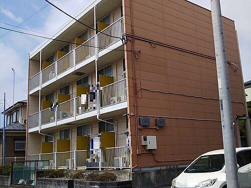 神奈川県伊勢原市石田 3階建 築24年1ヶ月