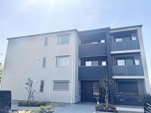 シャーメゾン　リッツ　カジワラ 3階建