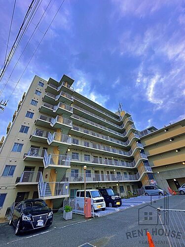 大阪府岸和田市春木泉町 8階建