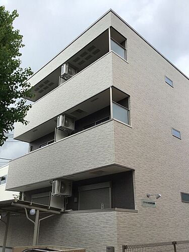 兵庫県西宮市津門西口町 3階建