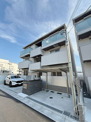 大阪府東大阪市西堤楠町３丁目 3階建