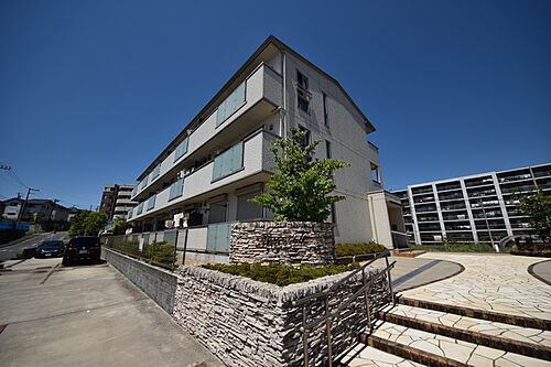 神奈川県川崎市麻生区はるひ野１丁目 3階建