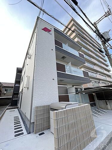 大阪府堺市堺区三宝町６丁 3階建