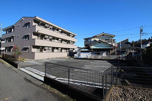 ヴァーデュラスコート 3階建