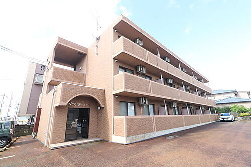 新潟県新潟市東区山木戸５丁目 築20年10ヶ月 3階建