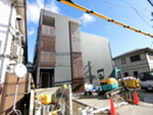 大阪府豊中市螢池南町２丁目 3階建