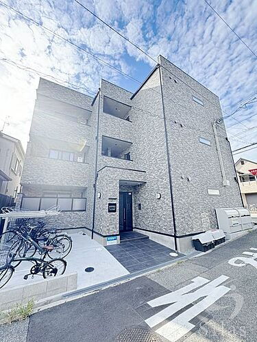 大阪府池田市豊島北２丁目 3階建