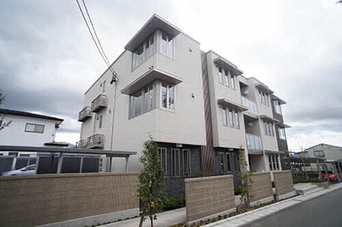 シャーメゾン　エクラージュ 3階建