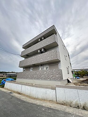 大阪府箕面市彩都粟生南１丁目 3階建