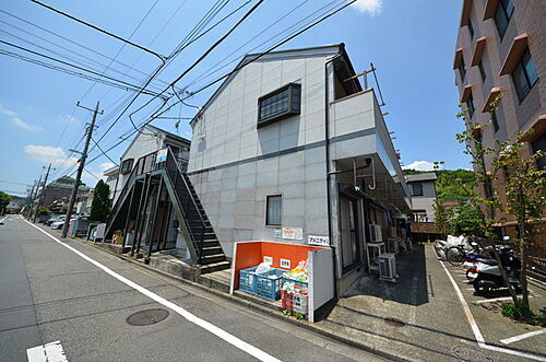 東京都八王子市越野 2階建