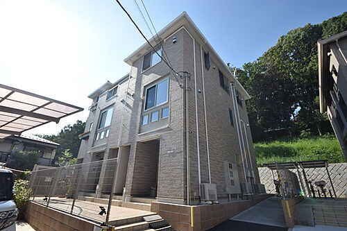 東京都多摩市山王下１丁目 3階建
