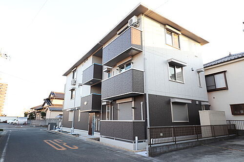 ルミエール 3階建