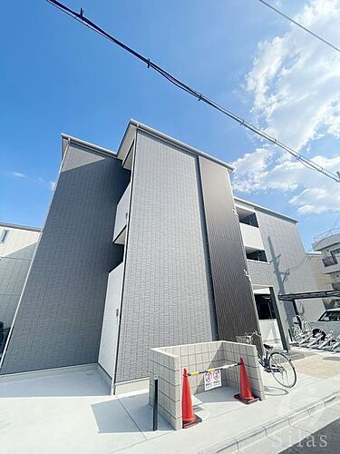 兵庫県尼崎市潮江２丁目 3階建