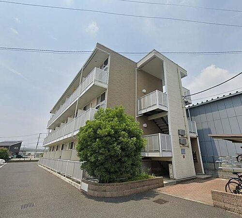 神奈川県座間市ひばりが丘５丁目 3階建 築16年