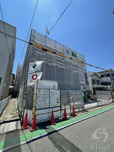 兵庫県西宮市津門綾羽町 3階建