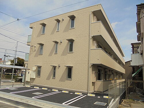 東京都八王子市元本郷町１丁目 3階建 築8年4ヶ月