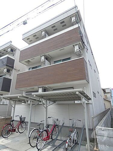 兵庫県尼崎市武庫元町１丁目 3階建