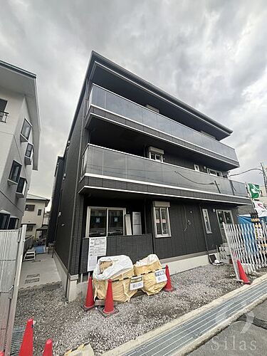 大阪府茨木市蔵垣内３丁目  3階建