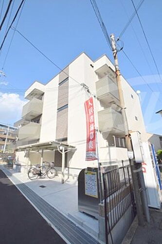 大阪府吹田市山手町３丁目 3階建