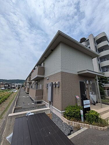 京都府京都市山科区西野野色町 2階建