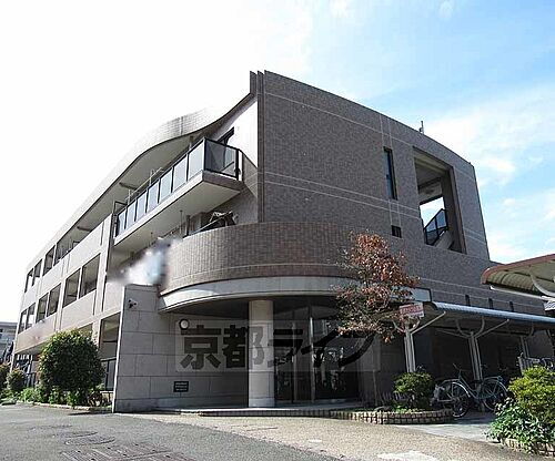 大阪府枚方市出口１丁目 築25年3ヶ月 3階建