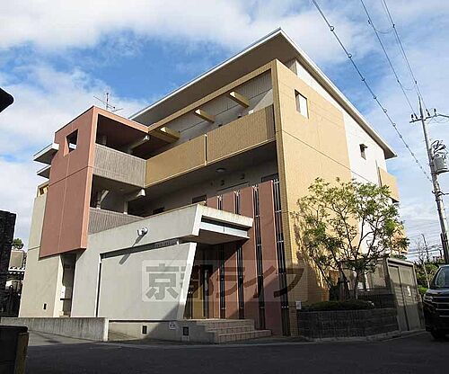 大阪府枚方市伊加賀寿町 築20年9ヶ月 3階建