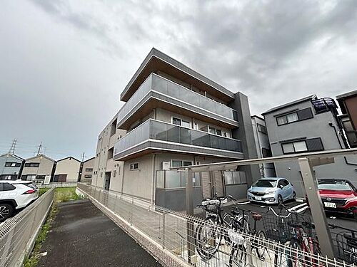 大阪府高槻市別所中の町 築3年3ヶ月 3階建