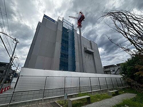 大阪府高槻市北園町  7階建