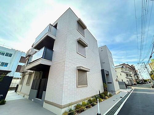 大阪府茨木市西田中町  3階建