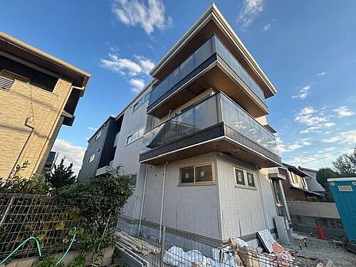 大阪府高槻市本町  3階建