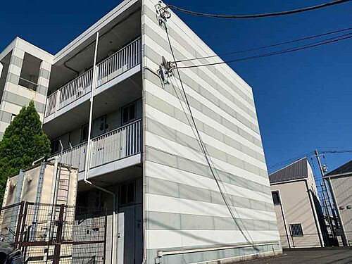 東京都府中市緑町１丁目 3階建