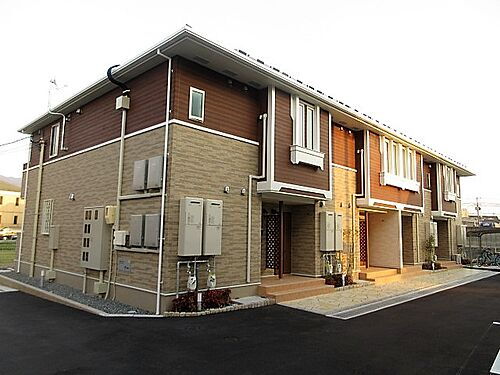 大阪府大東市御供田３丁目 2階建