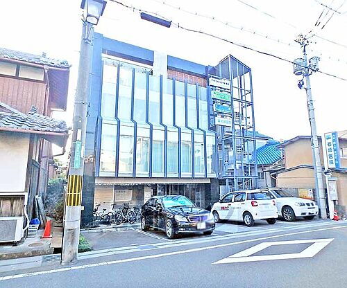 京都府亀岡市古世町１丁目 築15年10ヶ月 4階建