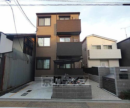 京都府京都市伏見区上神泉苑町 築5年10ヶ月 3階建