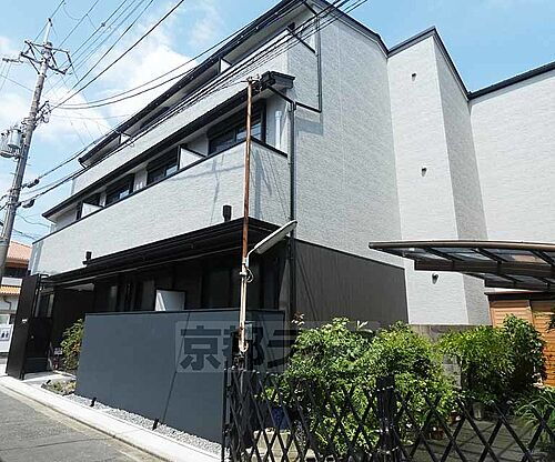 京都府京都市伏見区平野町 築3年5ヶ月 3階建