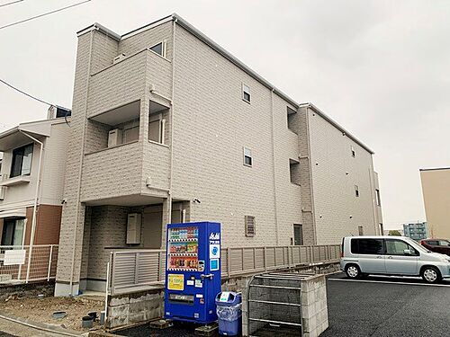 兵庫県尼崎市若王寺１丁目 3階建