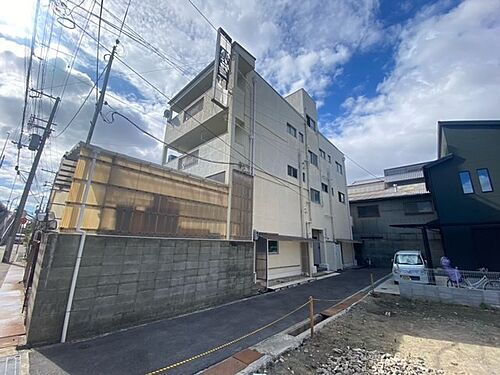 兵庫県尼崎市三反田町３丁目 3階建