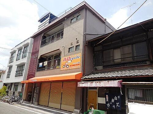 兵庫県尼崎市東難波町５丁目 3階建