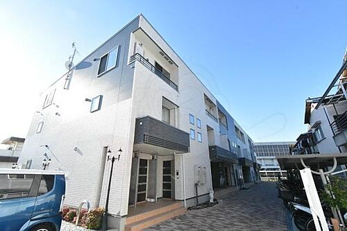大阪府和泉市富秋町１丁目 3階建 築9年3ヶ月