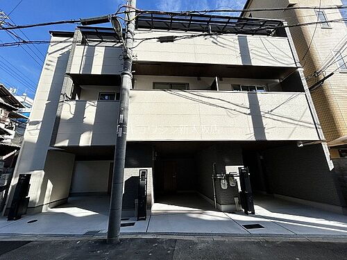 大阪府大阪市淀川区東三国２丁目  3階建