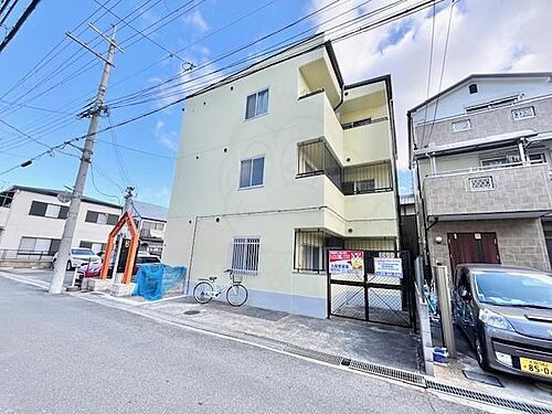 大阪府茨木市中村町 3階建