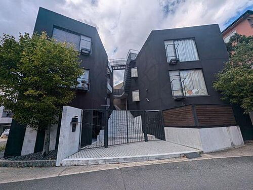 大阪府吹田市原町１丁目 築33年8ヶ月 3階建