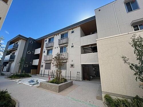 大阪府茨木市蔵垣内３丁目 築3年3ヶ月 3階建