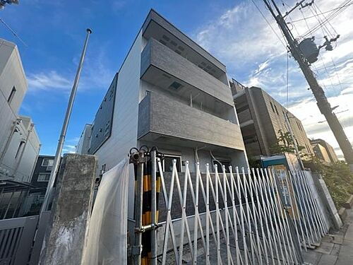 大阪府茨木市東宮町 築3年1ヶ月 3階建