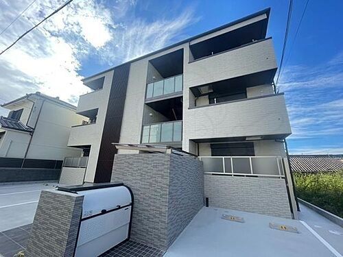 大阪府堺市堺区南田出井町２丁 築3年3ヶ月 3階建