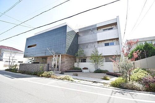 大阪府堺市堺区南三国ヶ丘町３丁 築8年9ヶ月 3階建