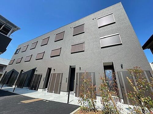 大阪府堺市堺区石津町４丁 3階建 築1年8ヶ月