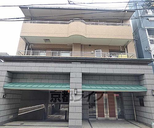 京都府京都市中京区麩屋町通丸太町下る舟屋町 3階建